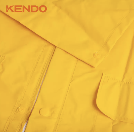KENDO RAINCOAT WITH ZIPPER AND POCKETS - Image 3