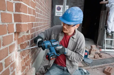 Bosch GBH 18V-EC Professional Cordless Rotary Hammer with SDS Plus with 2 Batteries (18V 3.0Ah) - Image 4