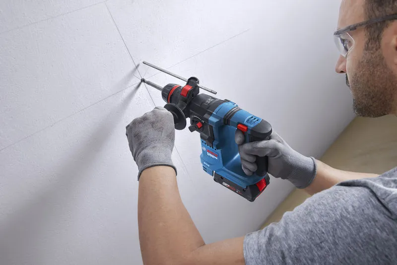 BOSCH PRO GBH 18V-18 X PROFESSIONAL CORDLESS ROTARY HAMMER WITH ONECHUCK 18.0 V - Image 3