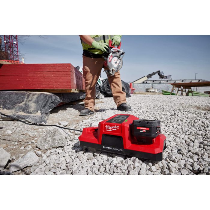Milwaukee M18 DBSC Dual Bay Super Charger - Image 4
